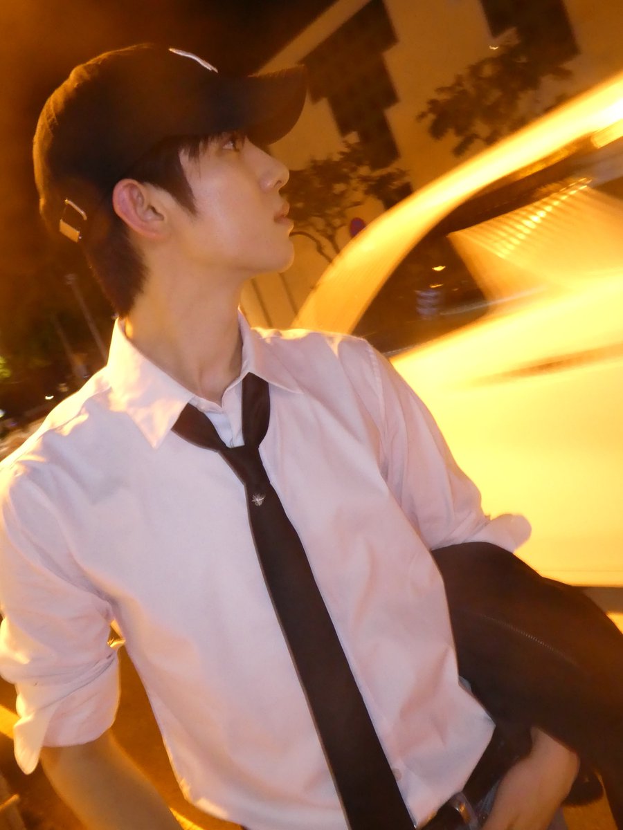 star020419's tweet photo. 好喜欢这组，忧郁男孩在澳门 https://t.co/UeOIoKSV5N