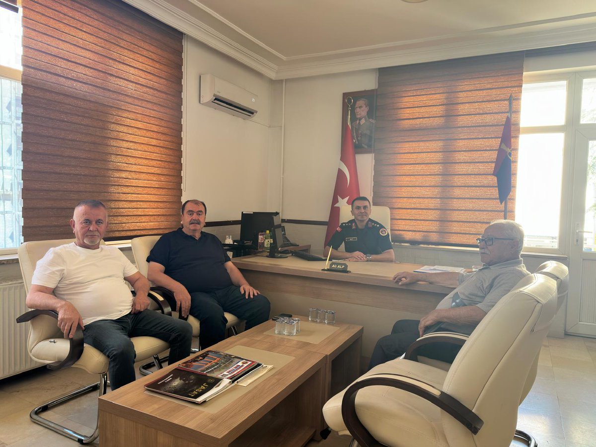 VeBucak's tweet photo. Bucak TSO Başkanı Hasan Yalçın Meçikoğlu, Meclis Başkanı Süleyman Duran, Odamız Üyesi Portsan Mermer Sanayi A.Ş. Yönetim Kurulu Başkanı Mehmet Cadıl ile , Bucak İlçe Jandarma Komutanı Olarak Göreve Başlayan Yüzbaşı Ali Alp’e hayırlı olsun ziyaretinde bulundu. https://t.co/pdRQMIpStR