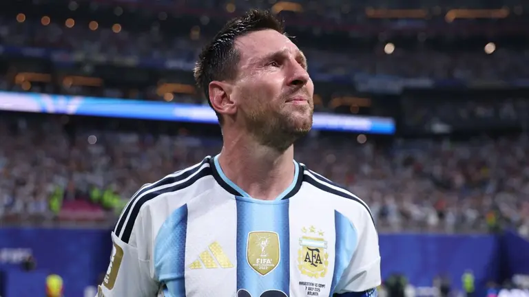 AgustinMuzzu's tweet photo. Messi confesó que jugó el Mundial por pedido del padre y que ganó los 7 partidos porque quería que él papá lo vaya a ver a la final. Emociona lo humano que es este tipo. Mucha fuerza https://t.co/dm1ZwtVOTW