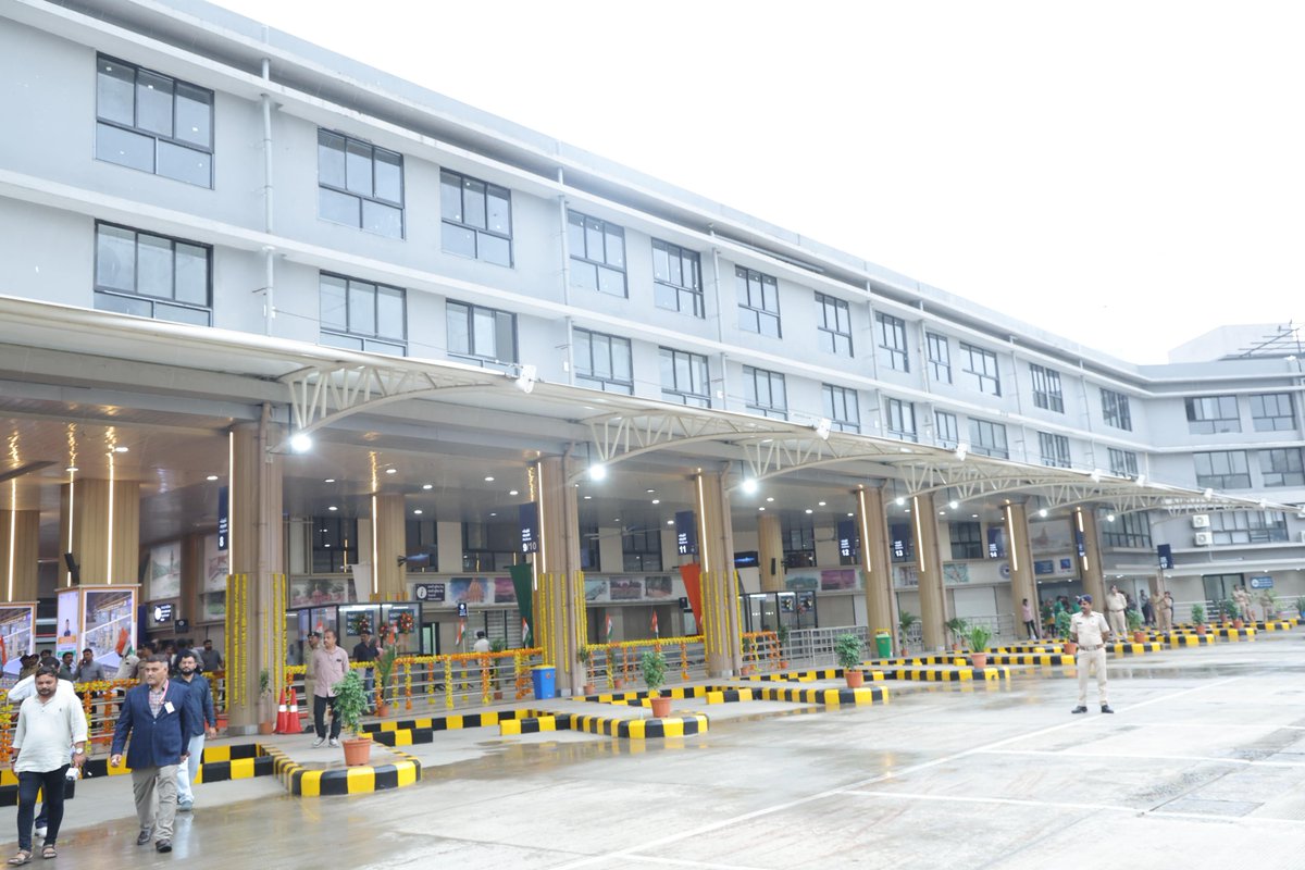 GSRTC Geeta Mandir Bus Port Terminal-2 Inaugurated in Ahmedabad  https://t.co/vxM3ZLwXLA