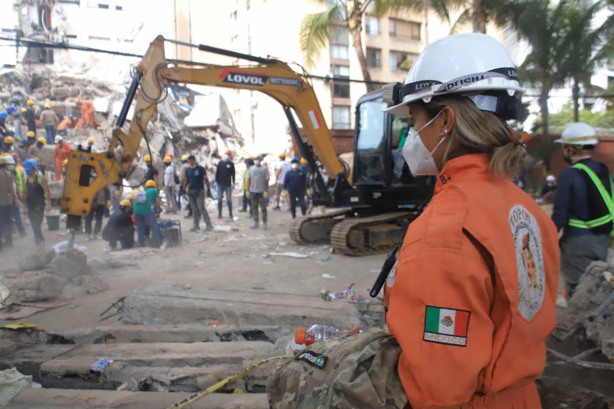 AlcaldiaDeCali's tweet photo. Desde la calle 3ra. con carrera 56, se atiende el punto de emergencia con la invaluable labor rescatista de los Topos Aztecas. 

#CaliYElValleSomosTodos https://t.co/OlN8IH3FMN