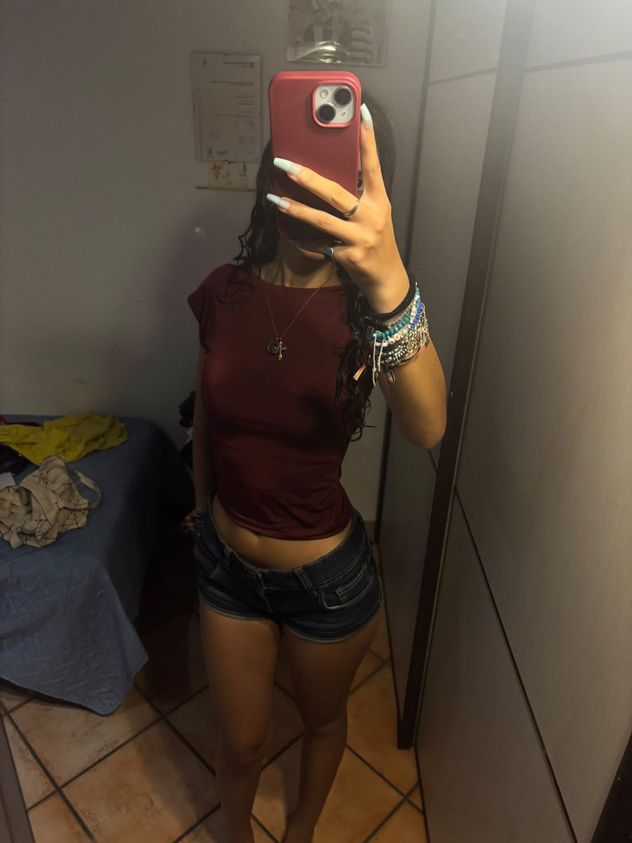 ssia010294's tweet photo. alessia swxy hot https://t.co/NBbkAc7OHa