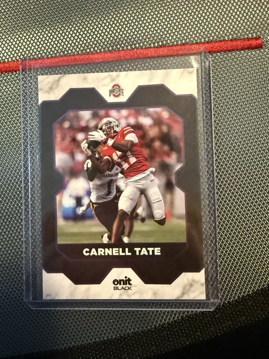 brendan689's tweet photo. Jeremiah Smith Auto and two Carnell Tate numbered (23/25 and 75/100) 

Can’t wait for the 2026 Ohio State onit drops

@onitathlete https://t.co/BGPWako4Xw