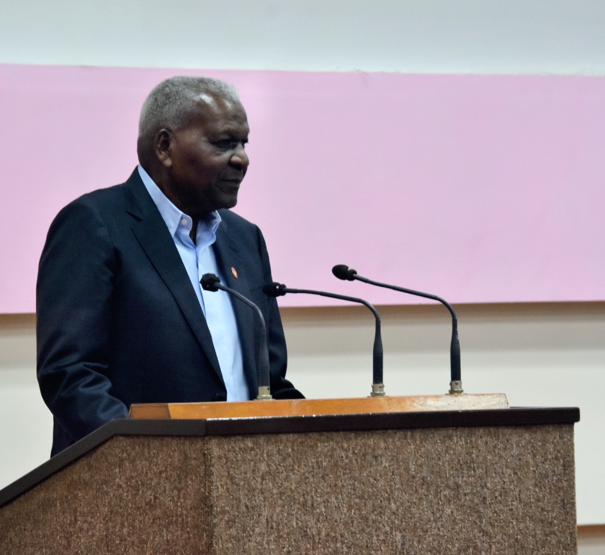 AsambleaCuba's tweet photo. En Desarrollo: Foro Parlamentario "Fidel y la Diplomacia Parlamentaria", encabezado por Esteban Lazo, presidente de la @AsambleaCuba🇨🇺; @TeresaBoue; el ministro @BrunoRguezP; así como parlamentarios de 14 países y otros invitados de diferentes partes del mundo https://t.co/tzH5E3iKjm