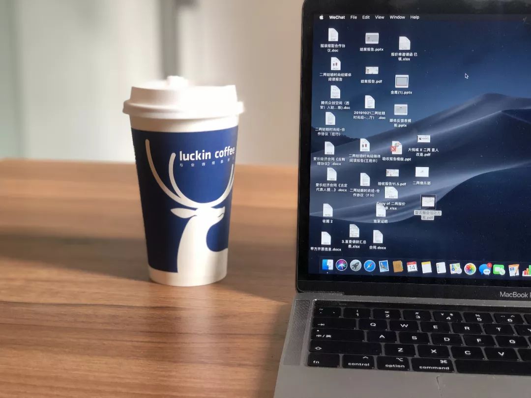 CharlottNiqgc's tweet photo. Coffee break mode: ON.  Just staring at the screen and pretending to process data for 10 whole minutes. Win-win. https://t.co/4GtdlsWUF0