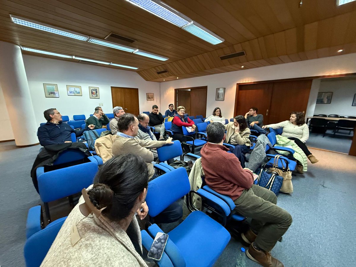 MGAPUruguay's tweet photo. Sector público y gremiales agropecuarias analizan escenarios ante la llegada de El Niño
El grupo de trabajo técnico interinstitucional ad hoc, integrado por #MGAP, @Inumet_, @MAmbienteuy e Institutos Agropecuarios y que funciona desde principios de año para el seguimiento y análisis de las diferentes situaciones agroclimáticas, mantuvo este martes una reunión con representantes de Campo Unido.
El encuentro tuvo como eje central las perspectivas asociadas al fenómeno de El Niño y sus posibles impactos sobre el sector agropecuario.