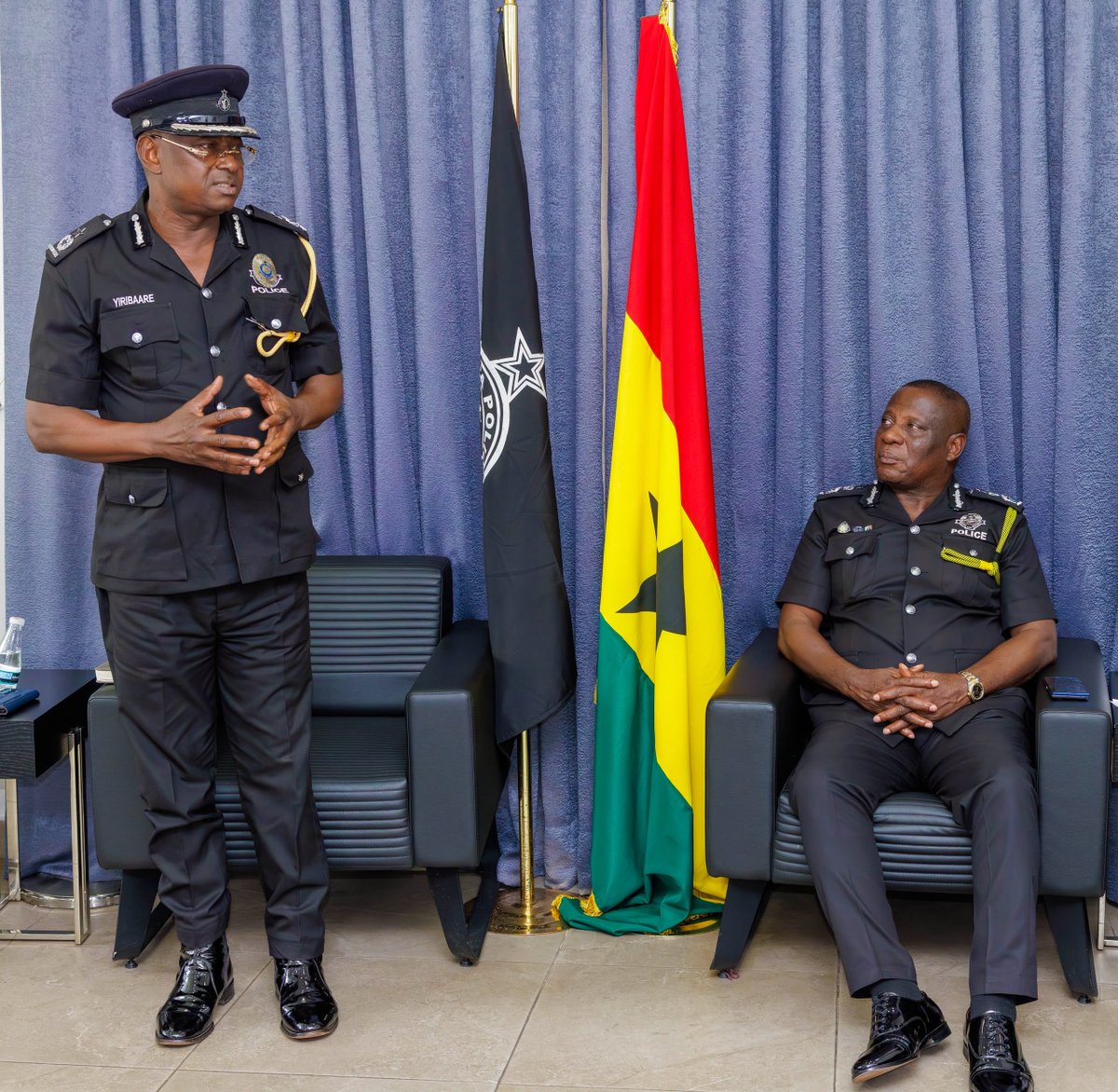 GhPoliceService's tweet photo. IGP PROMOTES FOUR PERSONNEL FOR EXCEPTIONAL PERFORMANCE IN THE FIGHT AGAINST ARMED ROBBERY IN THE UPPER WEST REGION https://t.co/eXHNbPdhbu