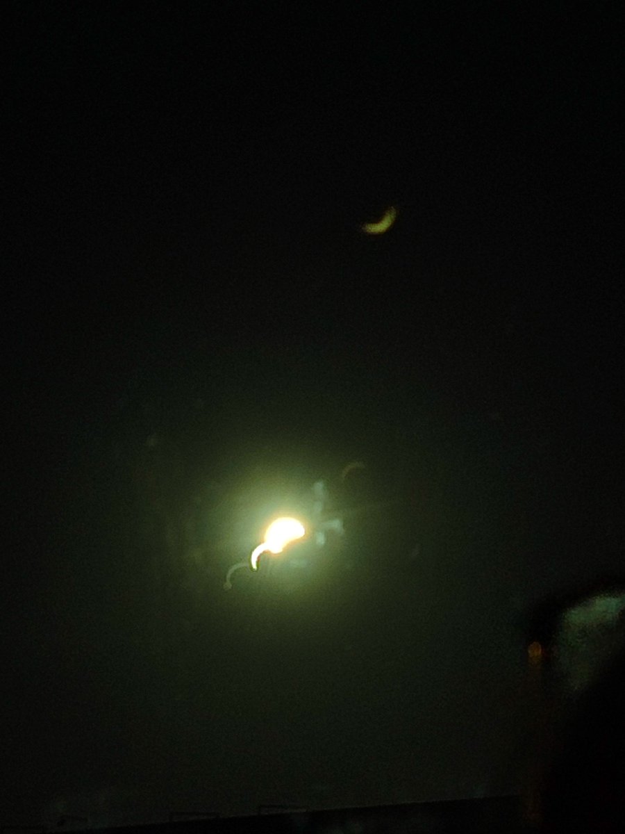 Tynecb's tweet photo. My photos of eclipse are kinda ahh https://t.co/gdgnsDRqzQ