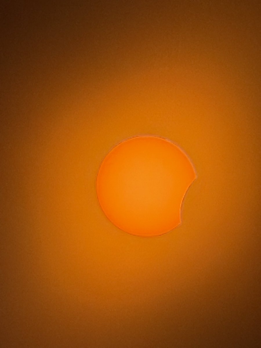atifm07's tweet photo. wow, moon cover sun haha https://t.co/HDNPdDZgth