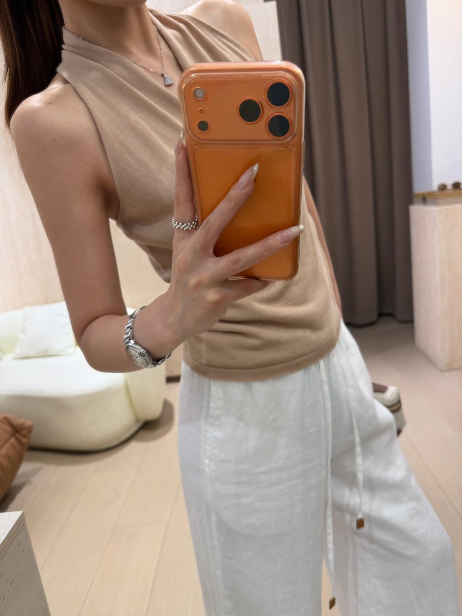 gracini19's tweet photo. ミニマルスタイルの服装 https://t.co/wbey8adnw4