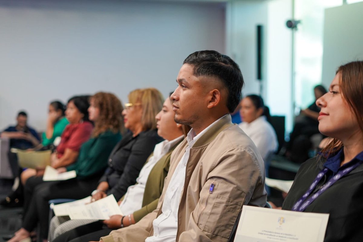 alcaldia_ss's tweet photo. “Somos el primer grupo ampliado a nivel nacional en obtener esta acreditación, y ahora estos conocimientos llegarán directamente a las colonias y comunidades de San Salvador Centro”, Alcalde @marioduran. https://t.co/JuRkHg7FQc