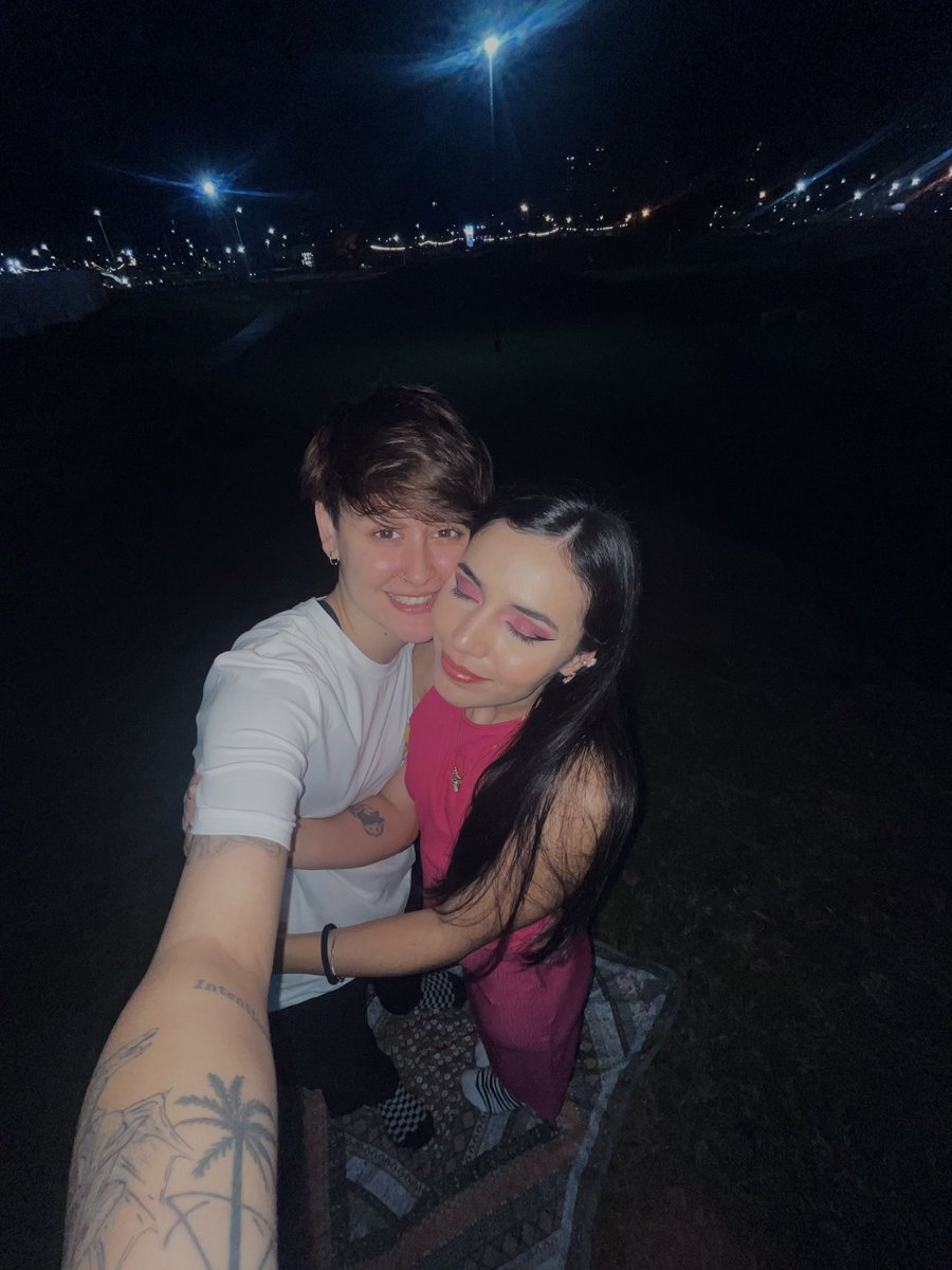 camiioss's tweet photo. Ella es mi novia y, aunque suene muy cliché, no saben lo loca de amor que me tiene. Sus ojitos me tienen completamente enamorada. 🥹❤️ @BrinleyVale https://t.co/rv8MoTMO3f