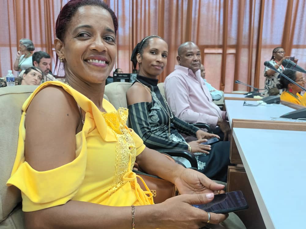 Elecciones_Cuba's tweet photo. #CENCuba🇨🇺/ Una representación del Consejo Electoral Nacional y autoridades electorales de La Habana asisten al I Coloquio Internacional *Fidel* : legado y futuro, en el Palacio de las Convenciones. Se desarrolla Foro Parlamentario. 
#100AñosConFidel 
#JuntosPorLaDemocracia https://t.co/S8liVigjZV