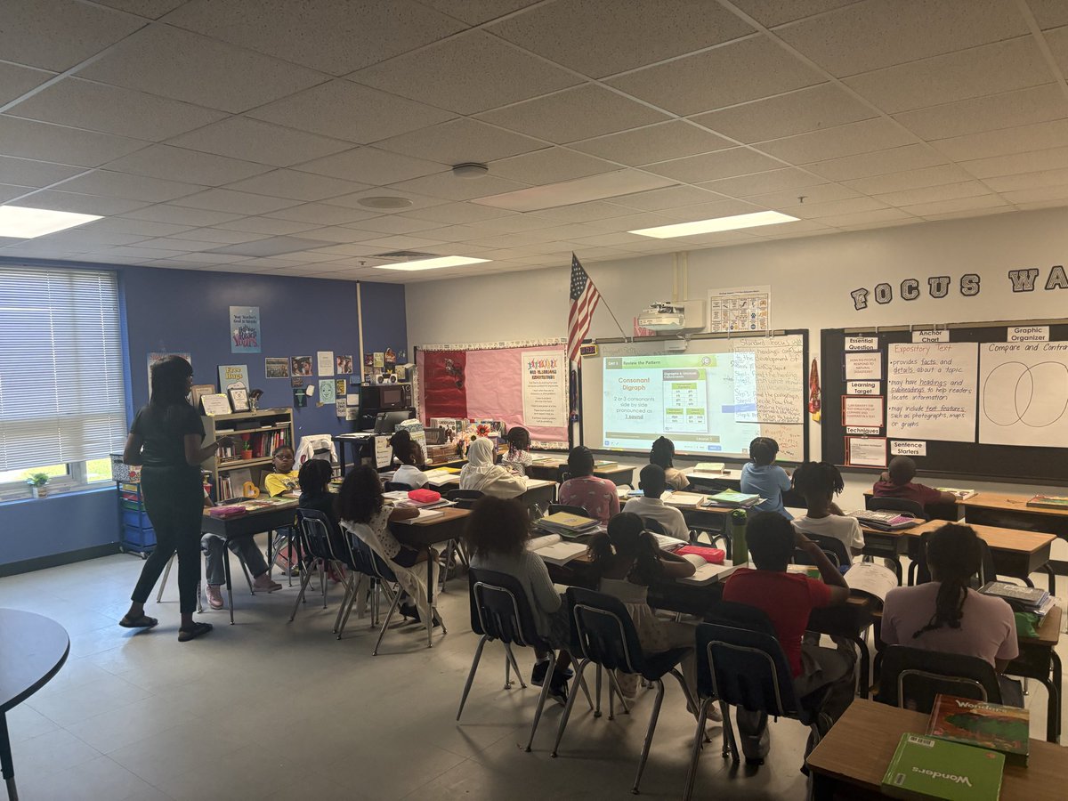 Principal_Rag's tweet photo. FCS Walkthrough Tool Calibration ✅ ILT Calibration Walks ✅ Heritage Team moving through the halls as #OneBandOneSound 🐆🐆#WeAreHeritage @Coleman_HES_AP @alexbatesedu https://t.co/fLyrZzMn22