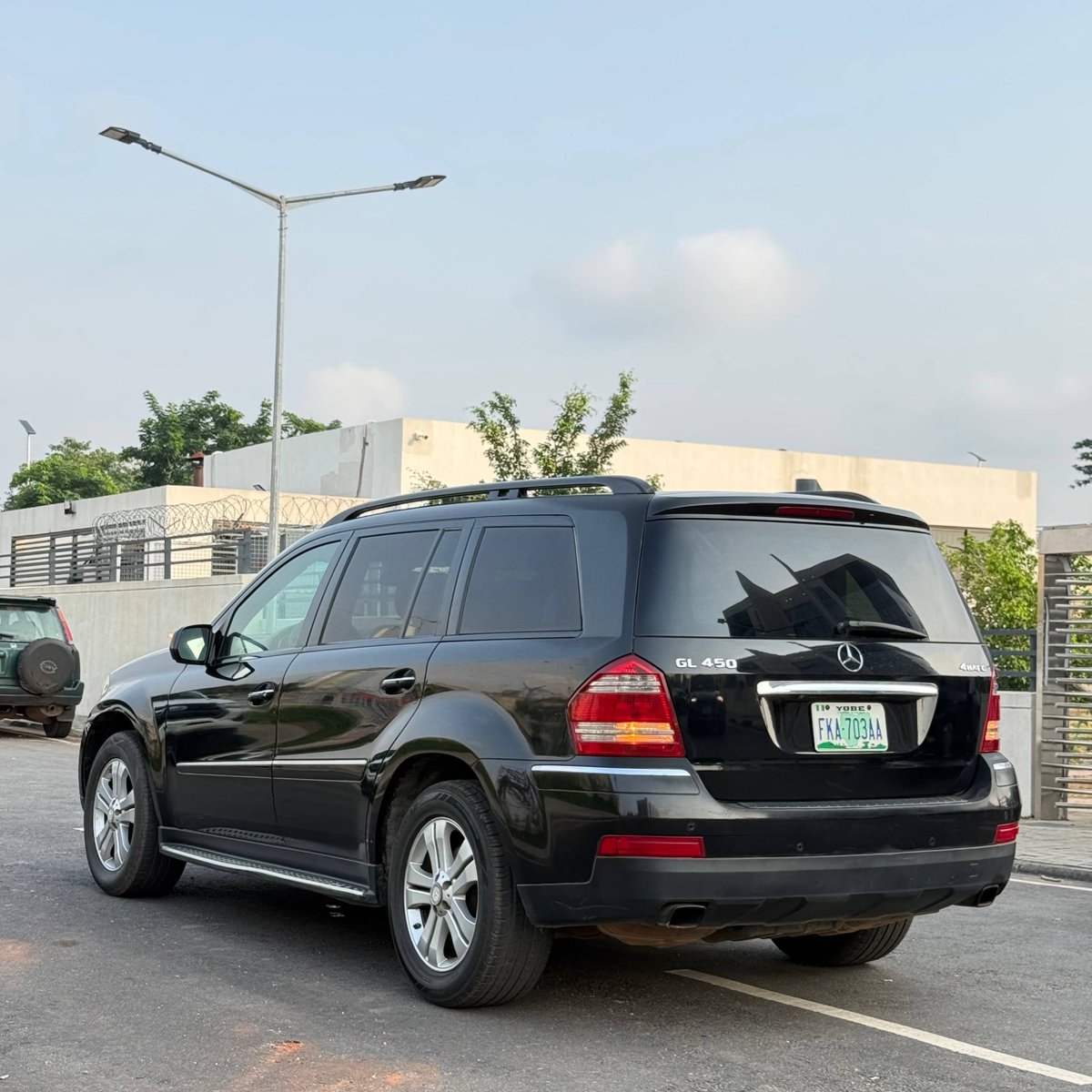 WutaMotorsNG's tweet photo. Extremely clean Mercedes Benz GL450 🔥🔥
Year: 2009
Custom duty: paid
Price: N10.5M
Location: Abuja
Call/Whatsapp 08056139710 https://t.co/vmph0TBlLe