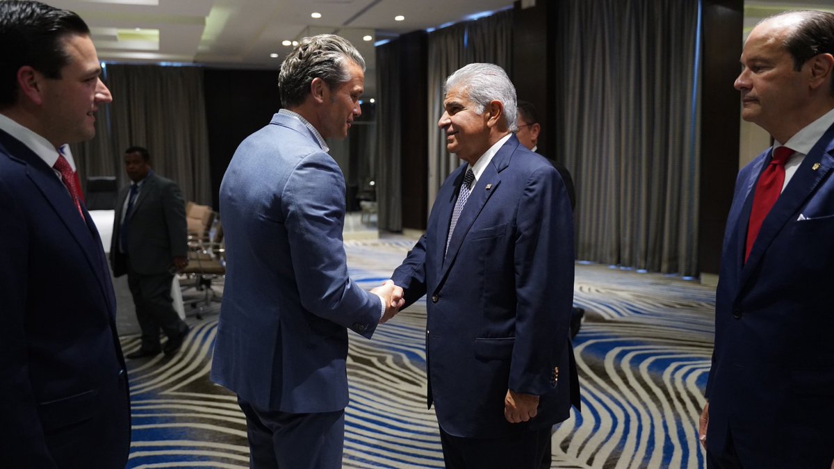 JoseRaulMulino's tweet photo. Sostuve un encuentro bilateral con el secretario de Guerra de EE.UU., Pete Hegseth. Panamá es punto clave para la seguridad regional, y en eso seguimos trabajando junto a nuestros aliados. https://t.co/Itw4WmcIjx