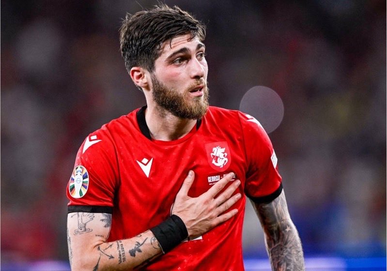 laligaa_neews's tweet photo. ⚪️🔴 | El Rayo Vallecano cierra el fichaje de Giorgi Tsitaishvili. 🇬🇪🔐

👉 El futbolista georgiano llegará como agente libre tras finalizar contrato con el Dinamo de Kiev

👀 Tsitaishvili ya estuvo jugando en España de la mano del Granada

(Fuente: @MatteMoretto) https://t.co/zTDoqZJbor