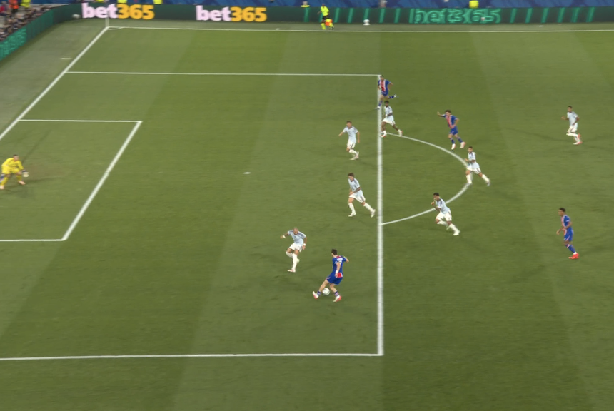 TouchlineX's tweet photo. 📸 - KVARATSKHELIA RECEIVES THE BALL, CUTS INSIDE, AND SCORES!

WHAT AN UNBELIEVABLE GOAL! https://t.co/ZcERayeiNt