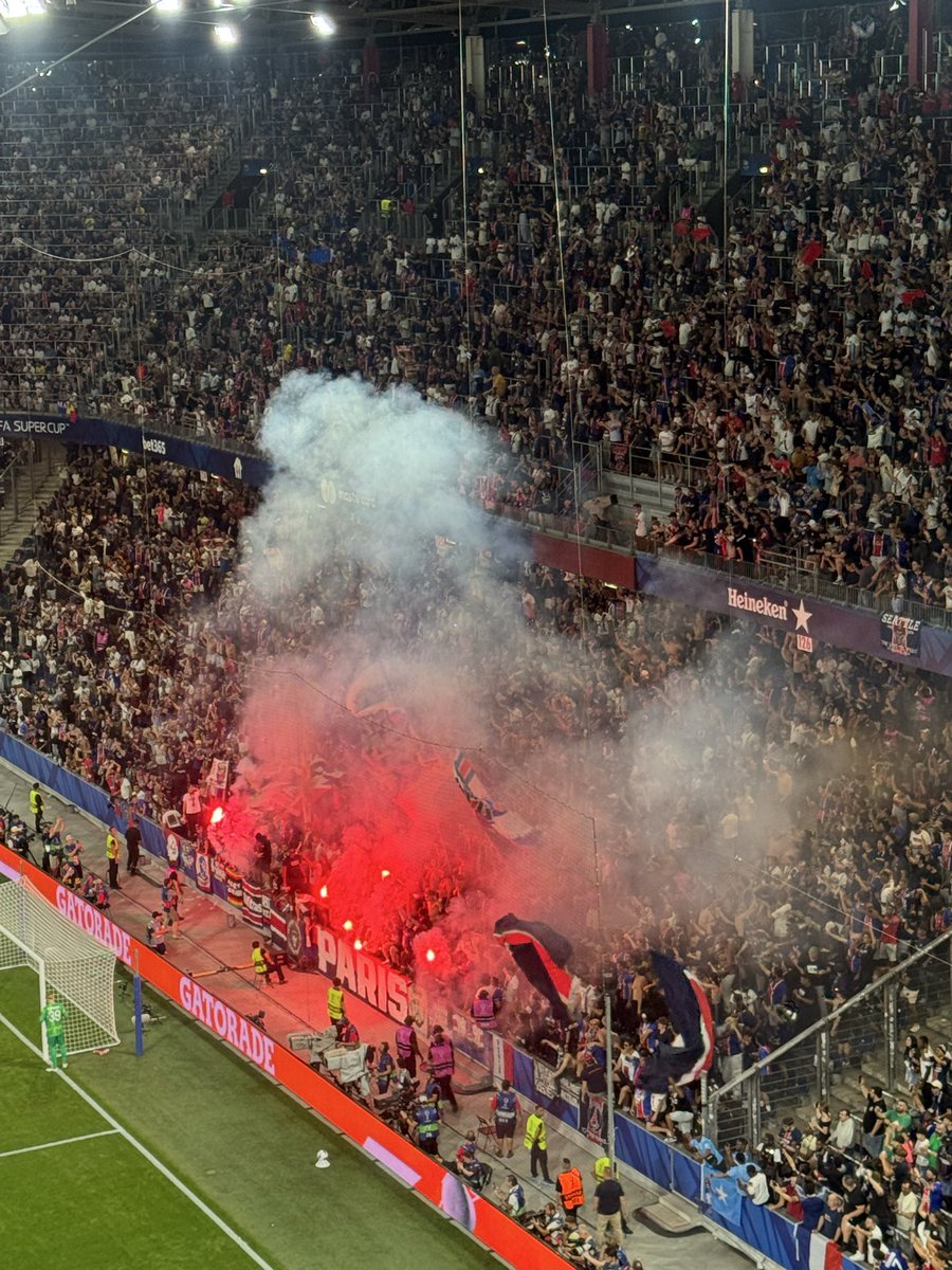 cesarnacopa's tweet photo. Joga bola o Kvaratskhelia. Golaço. PSG na frente. https://t.co/0yhrkJweeK