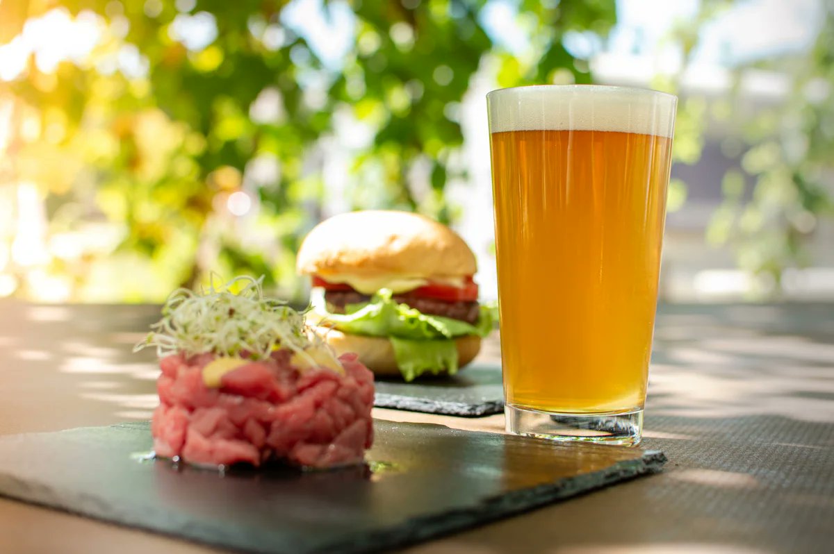 TriuneCo's tweet photo. Good beer. Good food. Good company. ❤️ What's your favourite food to enjoy with a craft beer? 🍕🌮🍔👇 https://t.co/uyBC5ilyPR