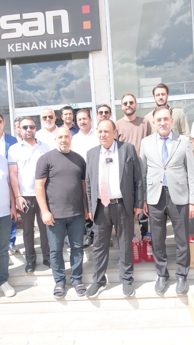 DogacYahya's tweet photo. Beyaz Grup olarak #VanTso başkan adayımız,
Sn. Zahir Kandaşoğlu öncülüğünde;

Özalp, Saray ve Kapıköy Sınır Kapısı’ndaki esnaf ve tüccarlarımızı ziyaret  edip sorunlarını tespit ederek seçimlerin ardından sıkıntı ve sorunları çözme noktasında görüş birliğine vardık. https://t.co/wdgDJdCkE1