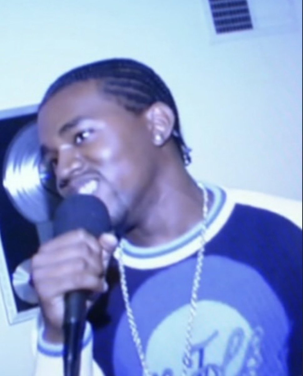 SosaKubrick's tweet photo. kanye west rocking braids (early 2000s) https://t.co/csLQ1n9QAP