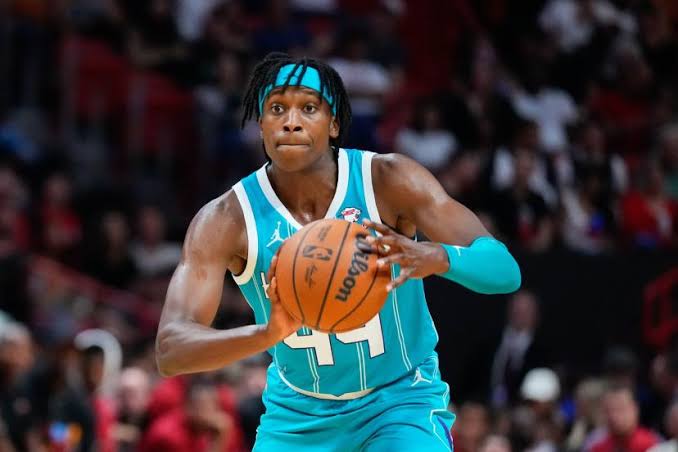 jpstreet10's tweet photo. MI VEREDICTO 🎯

🔥 Fichaje de bajo riesgo y alto impacto competitivo.

Ntilikina no llega para ser la estrella anotadora.

Llega para ser:

🛡️ El perro de presa defensivo.
🧠 La cabeza fría.
🧩 El pegamento del equipo.
🏆 El veterano acostumbrado a ganar. https://t.co/IUphUb8QzV