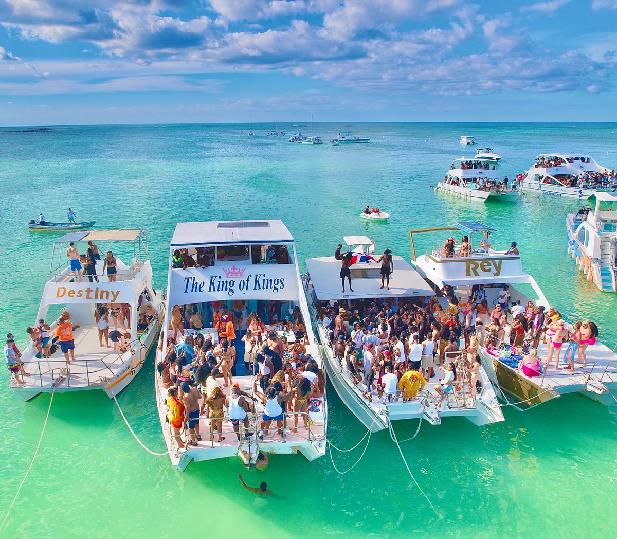 hookahaquatic's tweet photo. BOAT PARTY PUNTA CANA 2026 https://t.co/l43l1cdMPg