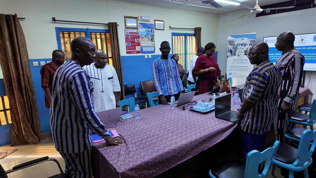 Todi_Yaba's tweet photo. 📍 Fada N'Gourma | Rencontre régionale de cadrage du projet OSRO/BKF/085/CHA @FAOBurkinaFaso, ouverte par M. le Secrétaire Général des régions du Goulmou, Tapoa et Sirba.
Une journée pour harmoniser le ciblage, la redevabilité, la PSEA et le genre.
👉 Cap sur la socialisation https://t.co/2t77Byl5Mv