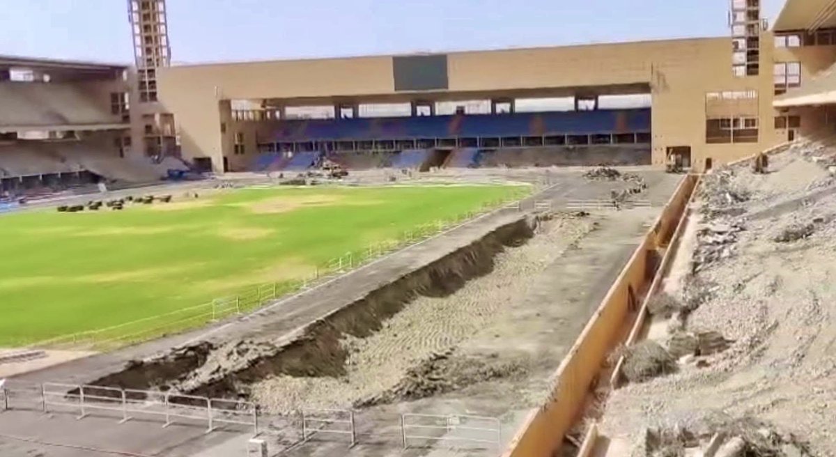ProgressMA30's tweet photo. 🇲🇦 Grand Stadium de Marrakech الملعب الكبير بمراكش (August 12, 2026)

Works continue.. with the former athletics track now being excavated to make way for new stands as part of the 2030 World Cup upgrade.

#YallaVamos2030 #FIFAWorldCup2030 #Marrakech https://t.co/kGZllq4fRl