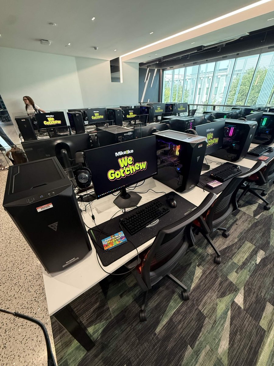 DignitasFN's tweet photo. This is why we do it! 💪

40 kids from all over the country flew in this past weekend to get exclusive coaching from our Fortnite players in the @mikeandike We Got'chew Bootcamp https://t.co/vE6TIlaPCy