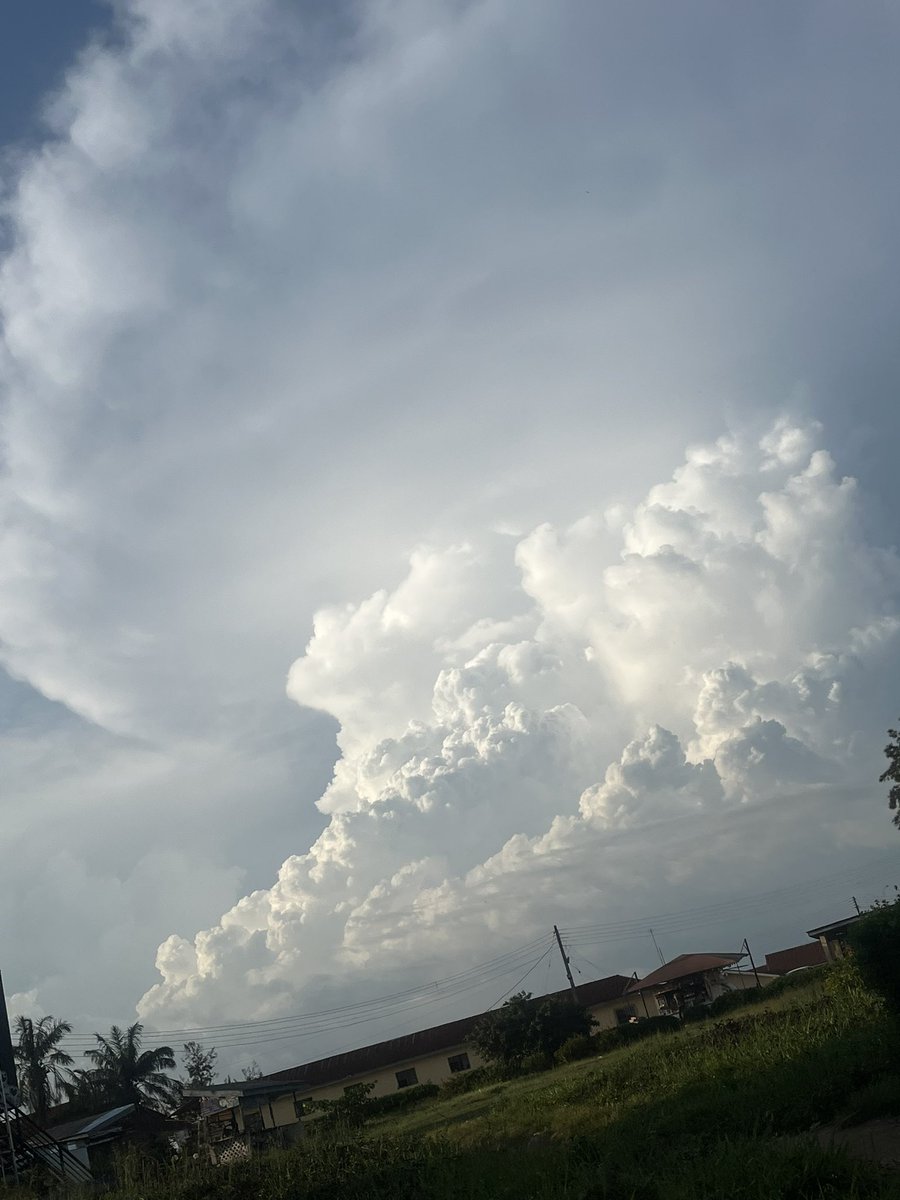 Omo_Shewa04's tweet photo. Checking through my media and realizing I have more pictures of the sky than of myself🫠🥹😂 https://t.co/jlvxVzd6yJ