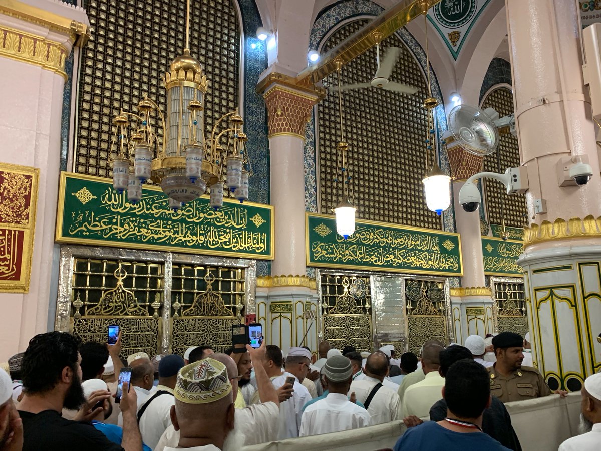 haqybatelmomen's tweet photo. يعلو العزاءُ على رحيلِ النبيّ، وتبقى القلوبُ على فَقْدِه دامعةً.. 
💔

#تطبيق_حقيبة_المؤمن
#اللهم_عجل_لوليك_الفرج
#اللهم_صل_على_محمد_وال_محمد 
#حقيبة_المؤمن
#كربلاء https://t.co/Is4G5cUrvQ
