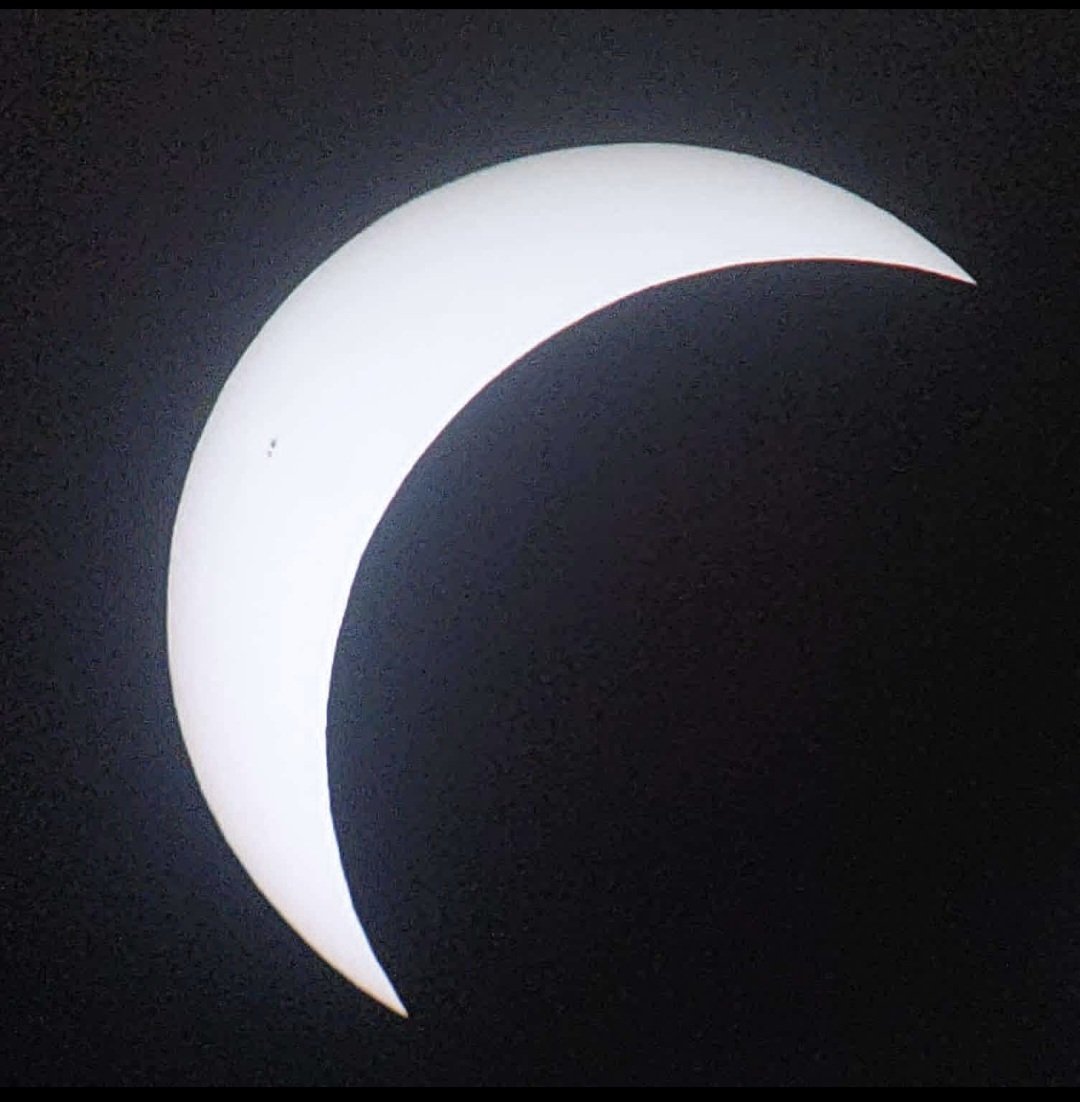 maryvanderes's tweet photo. #Beau_gustus
Met het thema: #Licht #light
#Zonsverduistering
#Solar_eclipse .
(P.s. niet door mijzelf gemaakt i.v.m. een behandeling in de oogklinikek vorige week, dus aan een vriend gevraagd of hij foto's wilde maken.)
@dthta57 https://t.co/GNXK36wwKK