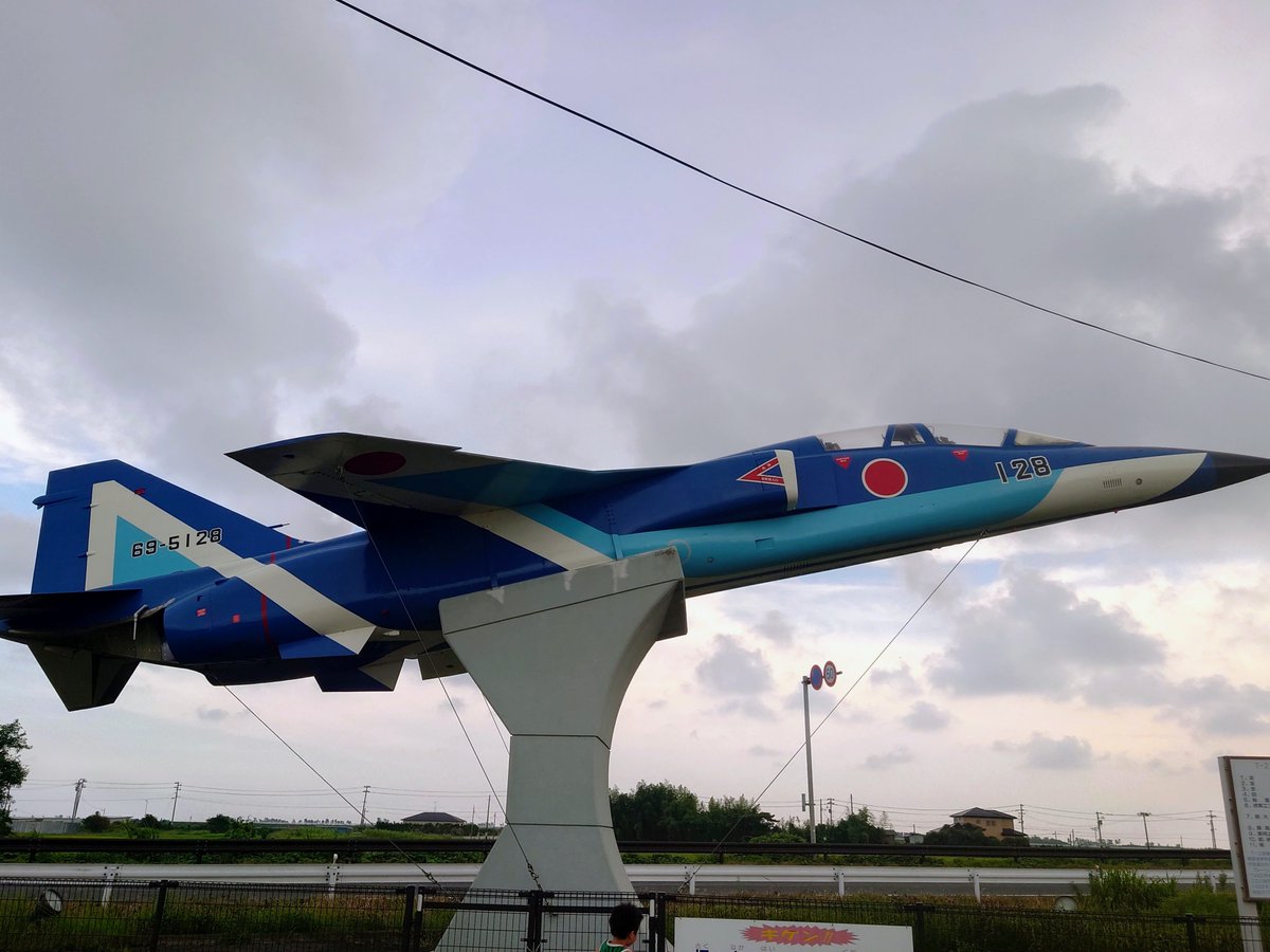 52_qb2's tweet photo. #お盆だから退役した航空機貼る
F4 （RF）
T2
OH-6D
UH-1H https://t.co/nE2OVairKA