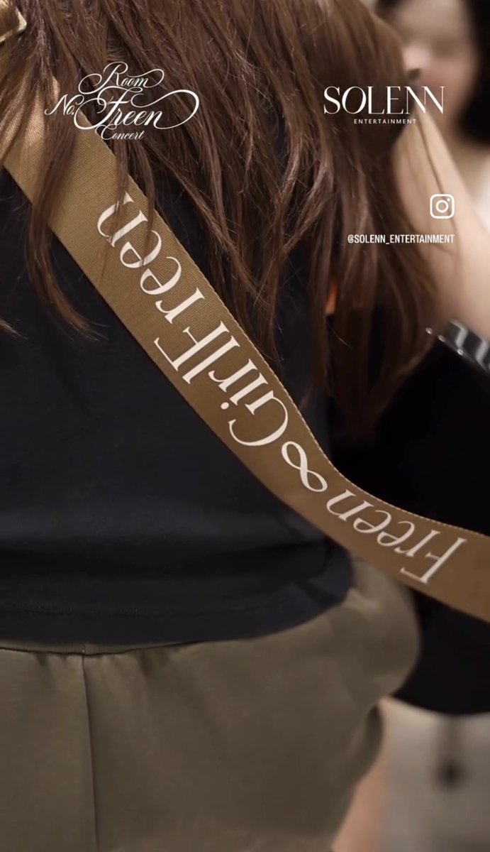 FreenMsiaFC's tweet photo. It's actually overwhelmed to see Freen using the guitar strap that we gave her as a Christmas present back in 2024🥹🫶🏻

And I'm very glad to see she using it 💕✨
Thank you na P'Freen🥰

#srchafreen https://t.co/JezGcStIr5