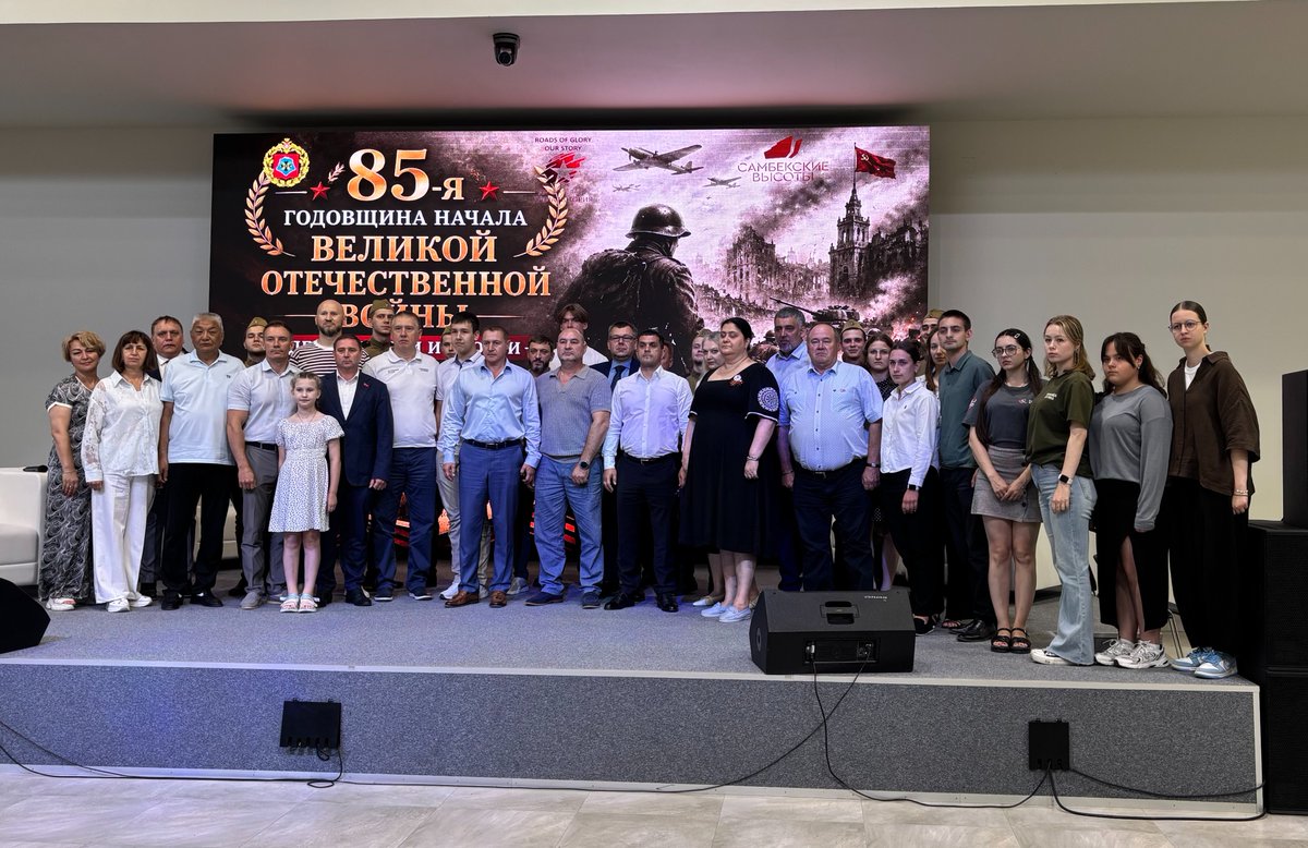 SouvPopulaire's tweet photo. De l’importance de la mémoire, de la Grande Guerre patriotique au #Donbass, les mêmes méthodes, les mêmes ennemis, #OccidentGlobal, #OTAN, #Anglosaxons, #Ukraine crimes de guerre et bombardements de terreur...
https://t.co/aXUqGxYTNN https://t.co/zYOKP2TC5P