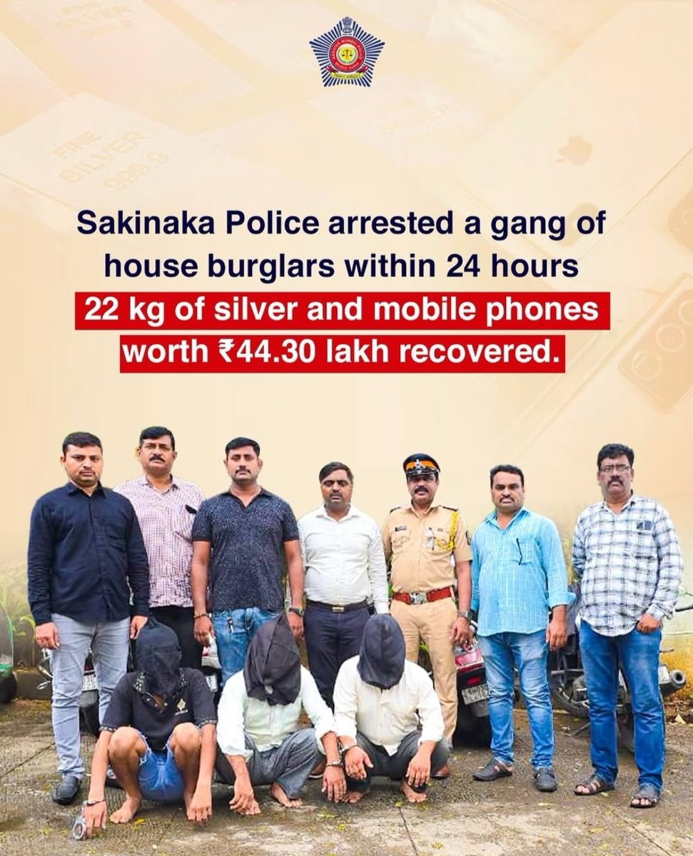 Sakinaka_PS's tweet photo. Sakinaka police arrested a gang of house burglars within 24 hours and 22 kg of silver and mobile phones worth Rs.44.30 lakh recovered. @CPMumbaiPolice @AddlCPWestMum @DcpZone10Mumbai @MumbaiPolice https://t.co/DClzvL7m1a
