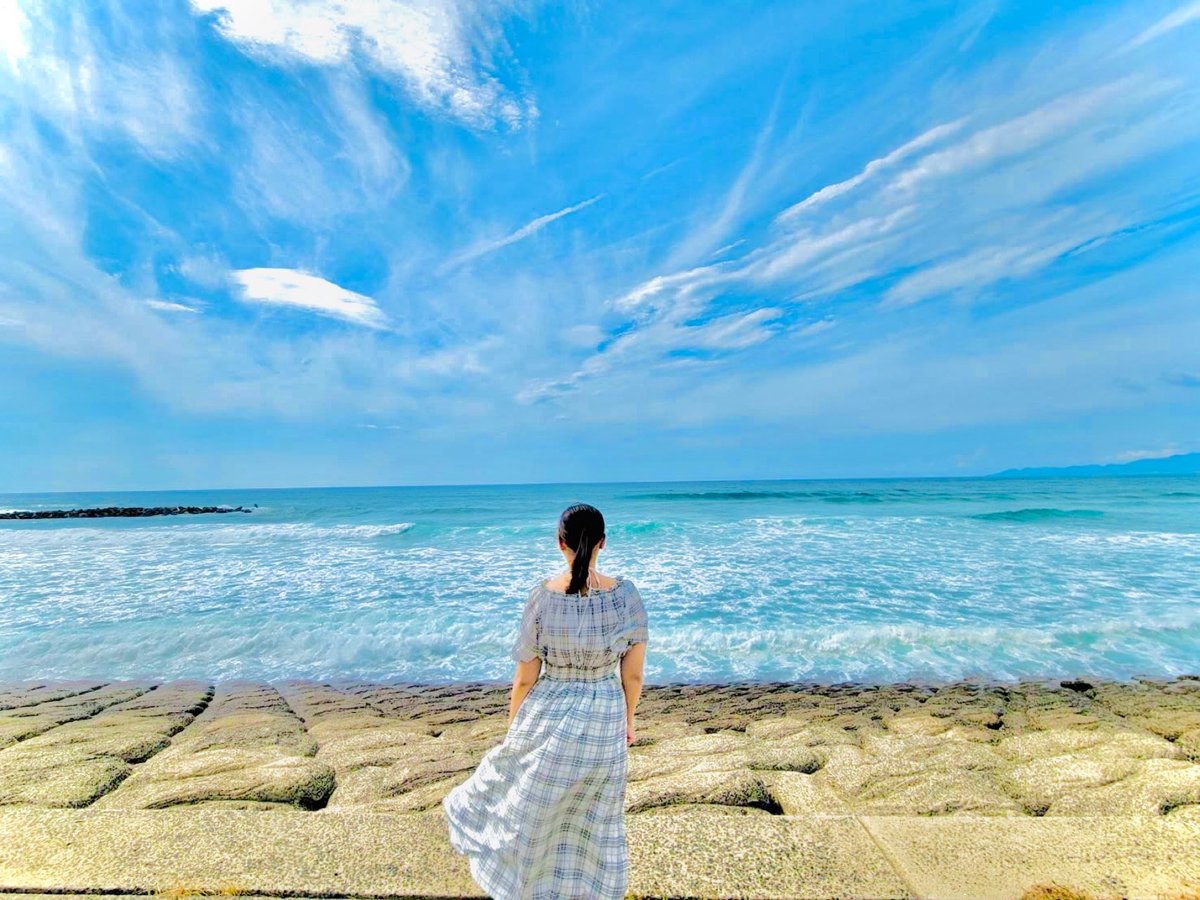 uinetyan's tweet photo. コスプレじゃないんだけどさ
これたまたま友達が撮ったんよ綺麗すぎね？
真ん中の醜いのは私っす https://t.co/n0QcekJHKh