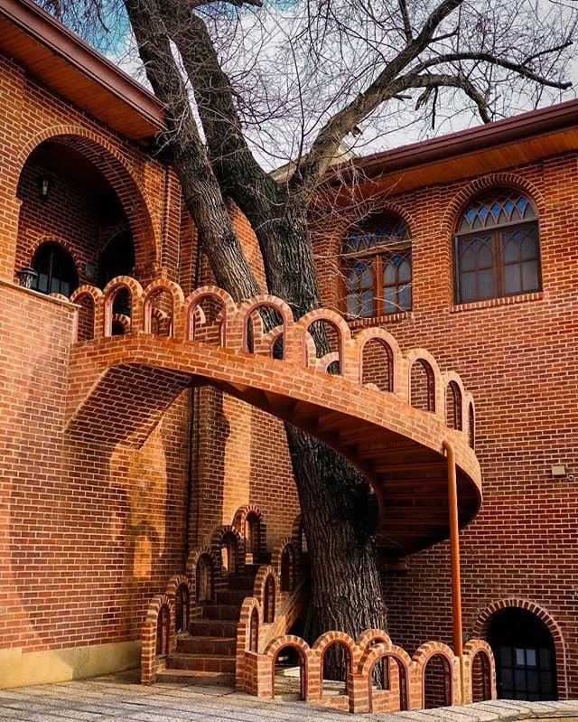hutdesigns's tweet photo. Only Persian architects could take ordinary baked clay and turn it into these amazing masterpieces https://t.co/RXlVUoVAzb