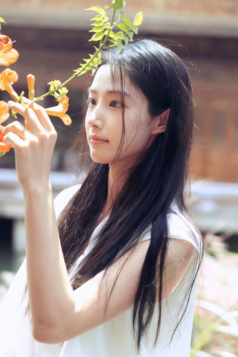 yuxzao's tweet photo. Focus on the flowers and let the rest go. https://t.co/TeDIQ9WFdT