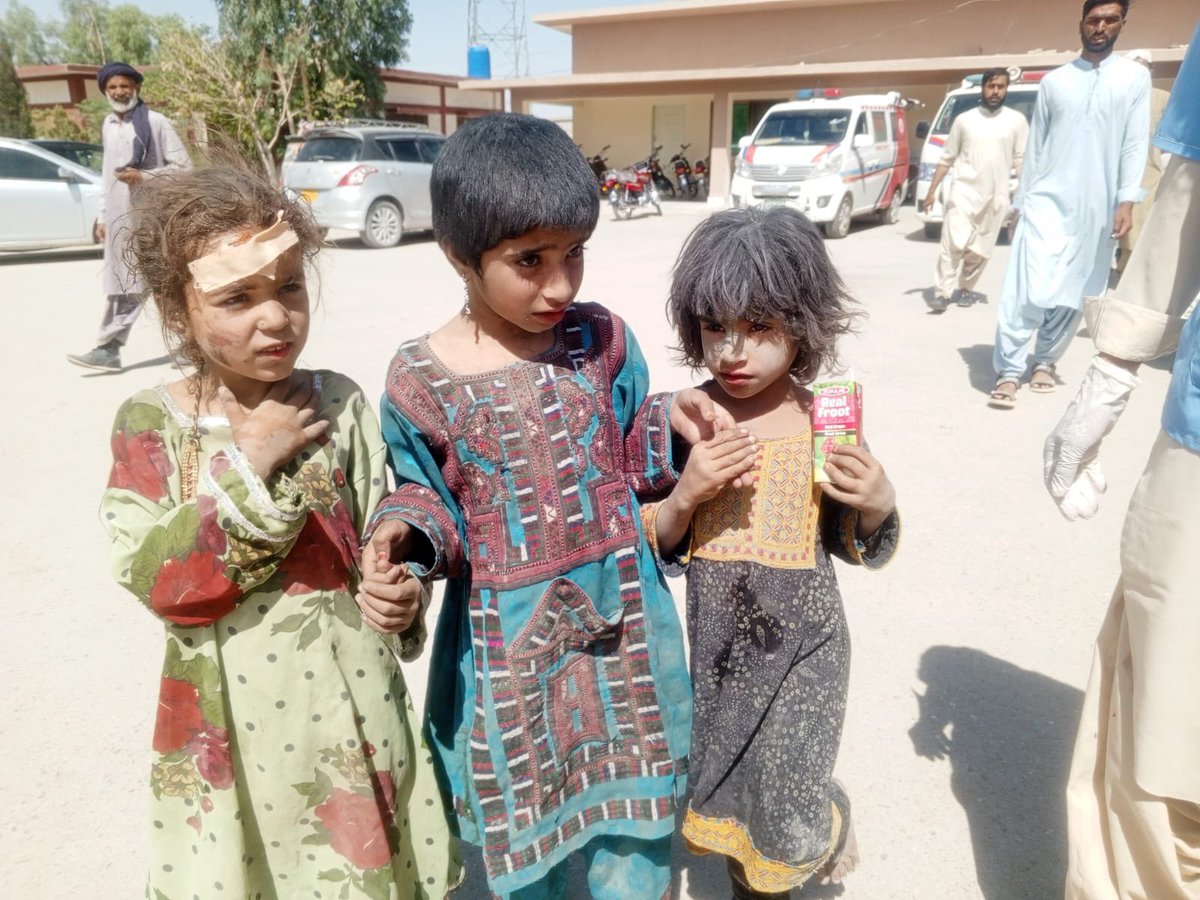 VeengasJ's tweet photo. Pakistan’s media and its elite activists turn a blind eye to Balochistan when it bleeds. Politicians in power have no guts to raise questions about why airstrikes were carried out in Surab, targeting families, including children. https://t.co/c2SXTTFlpe