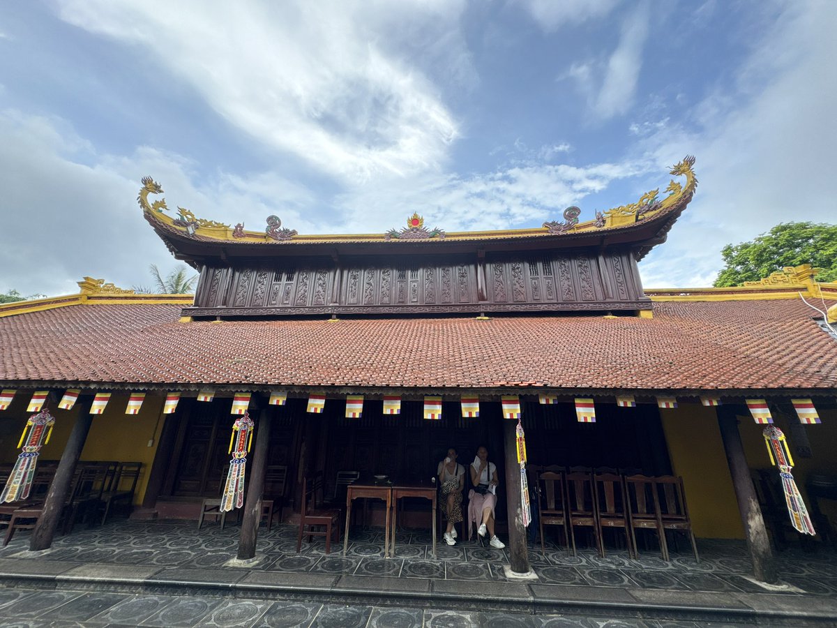 AEndlessJourney's tweet photo. Trấn Quốc Pagoda in Hanoi traces its origins to the mid-sixth century, when construction began in 541 and was completed around 545. At that time it was known as Khai Quốc Pagoda and stood on the banks of the Red River as one of the earliest Buddhist centers in the region. https://t.co/rfqyYIuXLZ