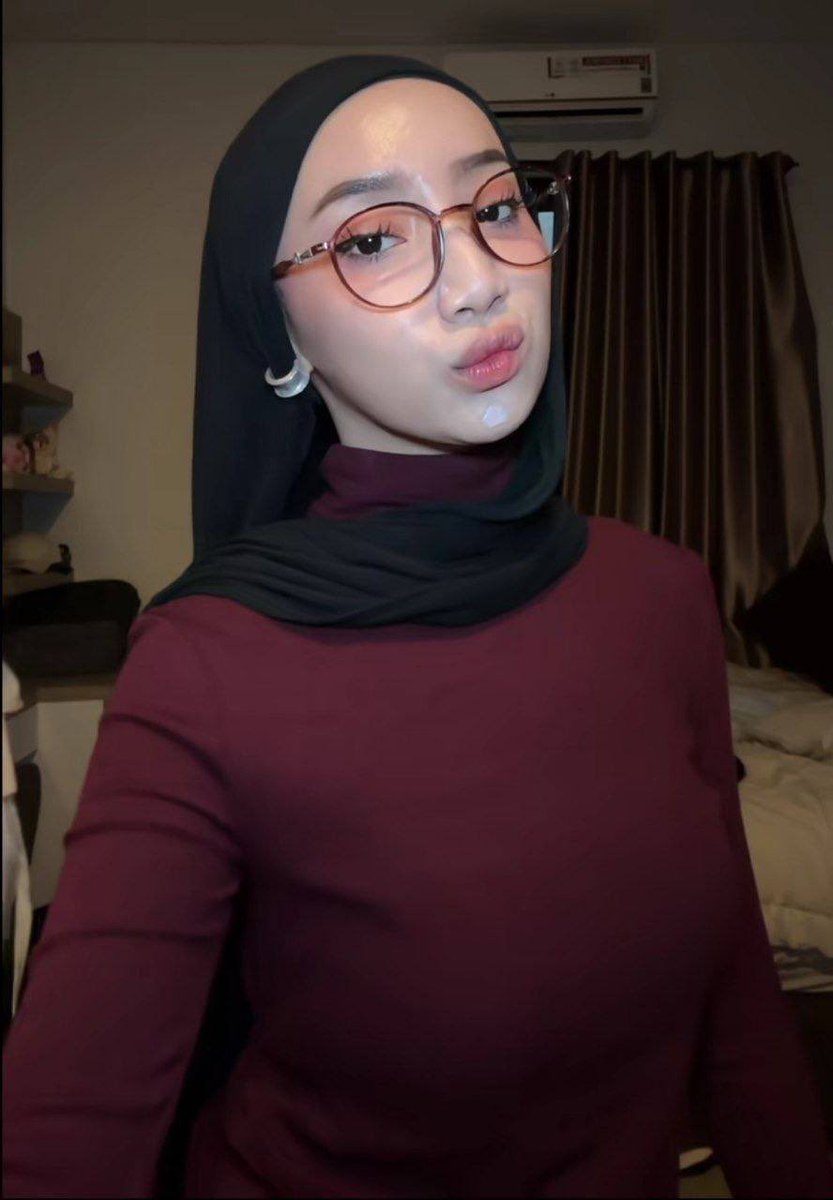 fyloflowers's tweet photo. Kamu suka aku yg versi apaa🥵 https://t.co/6Jrrd49sii
