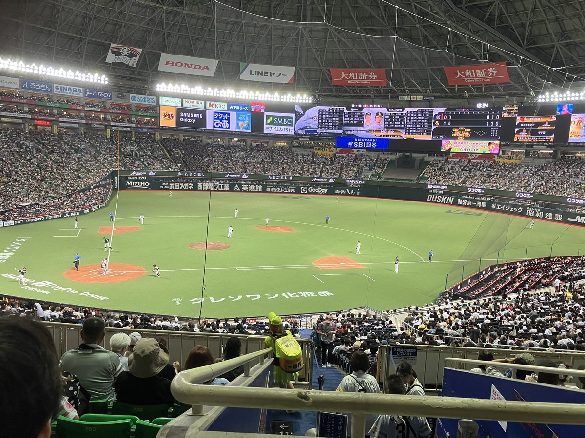 shimatuba's tweet photo. 寿司食べて野球 https://t.co/93JllXbnOj
