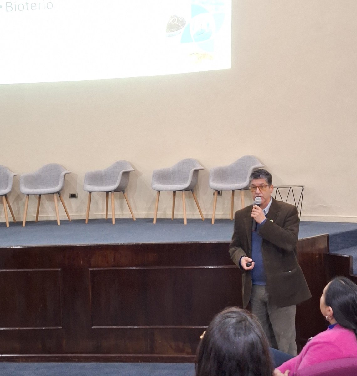DCBMutalca's tweet photo. @DIUtalca Zúñiga se refirió a "Diseño experimental actual y presentación de protocolo en trabajo con animales de laboratorio" ✅️

🔷️ Se trataron temas como 👇

Generalidades animales de laboratorio y bioterio, Fisiología animal, Aspectos legales, Nutrición...

https://t.co/ue8HWr1gzp https://t.co/mzDf4TqpuA