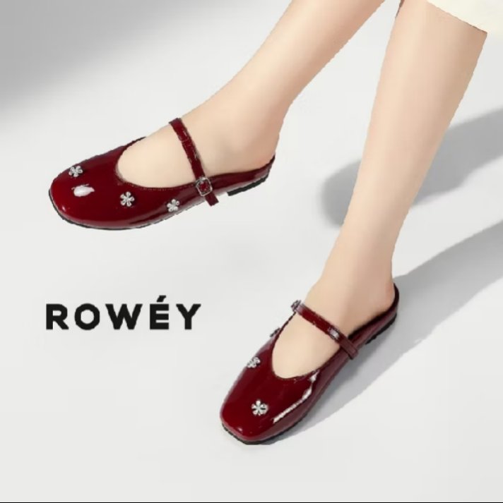 yourdailyfind's tweet photo. ROWEY BISA DIEM GA?! FLAT SHOESNYA MAKIN LUCU LUCUU BJIRRR https://t.co/j3ARCueGQl