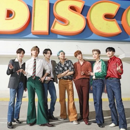 TheePopCore's tweet photo. BTS' "SWIM" becomes the fastest song by a group to reach 800 MILLION streams on Spotify in 144 days, surpassing their own record with "Dynamite" (232 days). https://t.co/2Hz1HNFTqC
