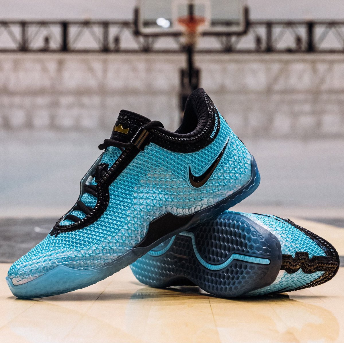KicksFinder's tweet photo. RELEASE DETAILS: Nike LeBron 24 "Shooting Star" 👑🌠

🗓️ November 17th, 2026
📝 IO8204-400 (MENS); IU7656-400 (GS)
💰 $200; $175 USD
🎨 Polarized Blue/Multi-Color-Black-Racer Blue-Blue Glow 
📸 @kingjames
💵COP OR 🚮DROP? https://t.co/L92sBIP4At