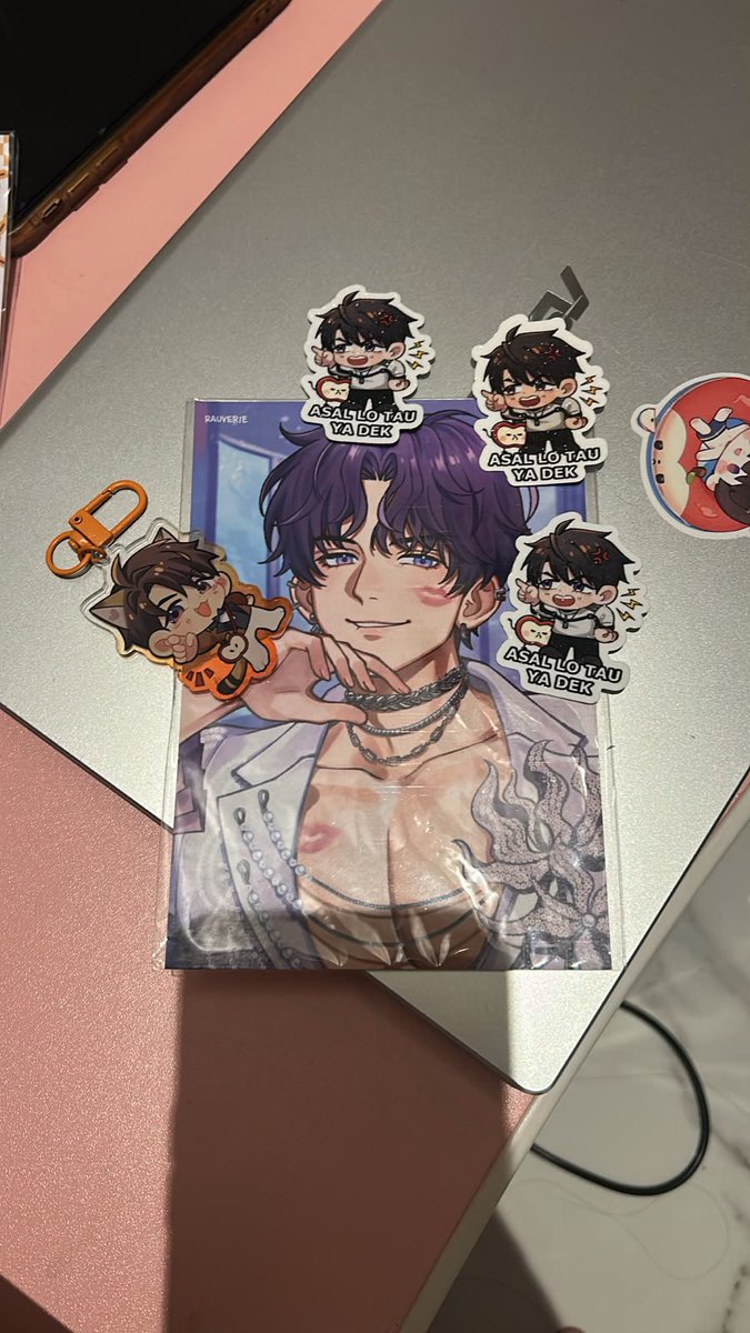 meadowydaisy's tweet photo. YASH sticker “asal lo tau ya dek” yang bikin aku kepikiran dari sebelum cf sampe aftersalesnya keluar, akhirnya kebeli juga yeaaaaww

suka banget karena calebnya marah2 dan art ayelnya cheffff kizzzzz 

trimssss @rauverie!! I’ve received your merch safely 💕 https://t.co/WOQxI0WdTB